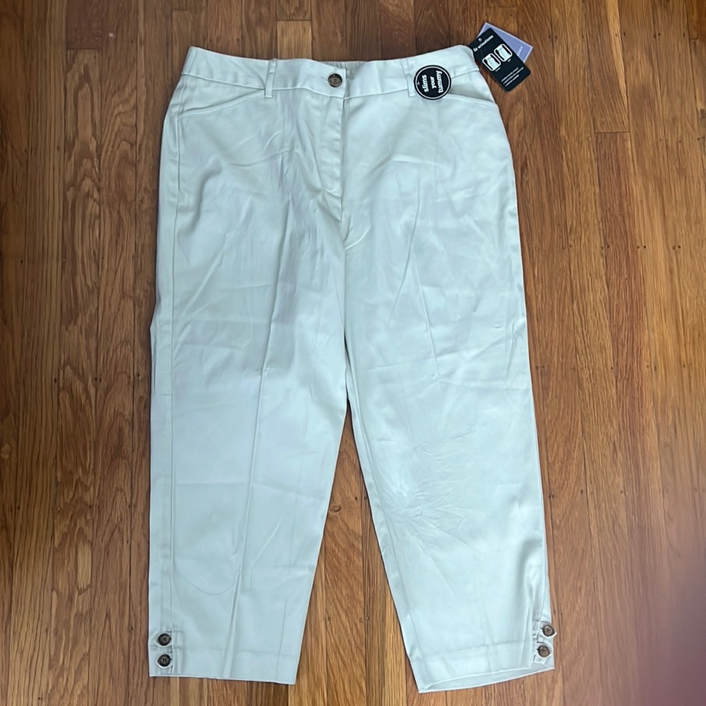 NWT Laura Scott cropped chino pants